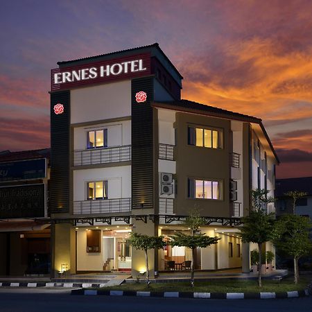 Ernes Hotel Bayu Mutiara Bukit Mertajam Buitenkant foto